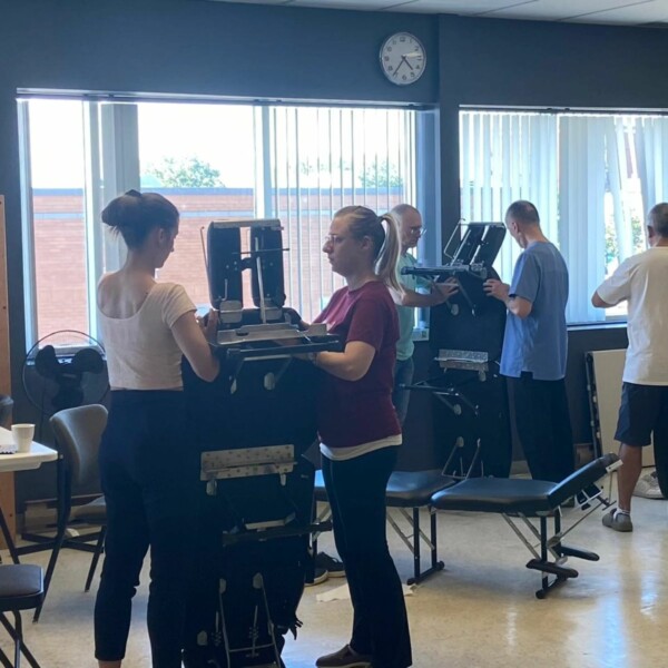 [Zoom sur nos formations]Les formations Sport Osteo en ostéopathie structurelle du sport et en lésions complexes, sont des formations de spécialisation. Que ce soit pour accompagner vos patients habituels ou pour les sportifs et sportifs de haut niveau, ces formations vous permettront d'approfondir vos compétences et vos connaissances. 

Apprenez de nouvelles techniques, perfectionnez votre ressenti et votre approche. 

Ici, aide personnalisée, début de techniques assises a Montréal et travail sur le ressenti.

Nos prochaines dates de formation 👉 https://www.sport-osteo.com/

ericrobinson sportosteo formationosteopathes osteopathe sport lesionscomplexes blessuresportif masterosteopathie